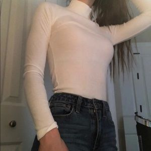 Hollister white top